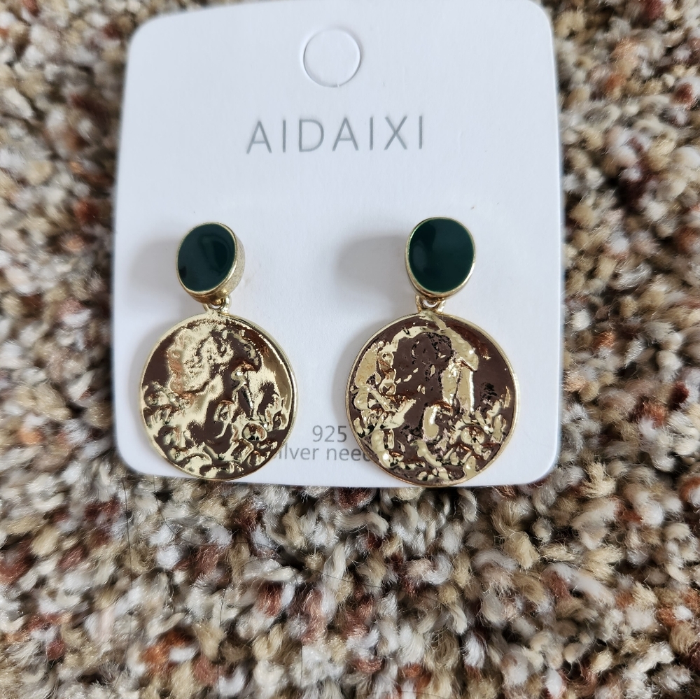 Aidaixi golden and bottle green earrings, 925 silver needle